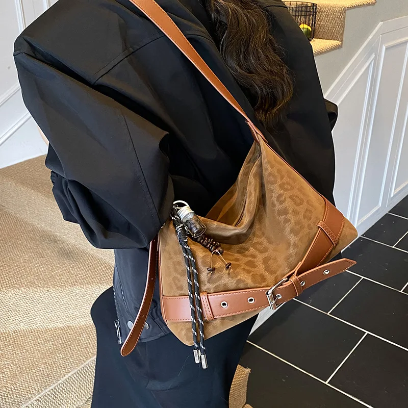 

2025 Autumn New! Women's Retro Deerskin Fleece Messenger/Tote Shoulder&Armpit Bag - Large Capacity for Commuting