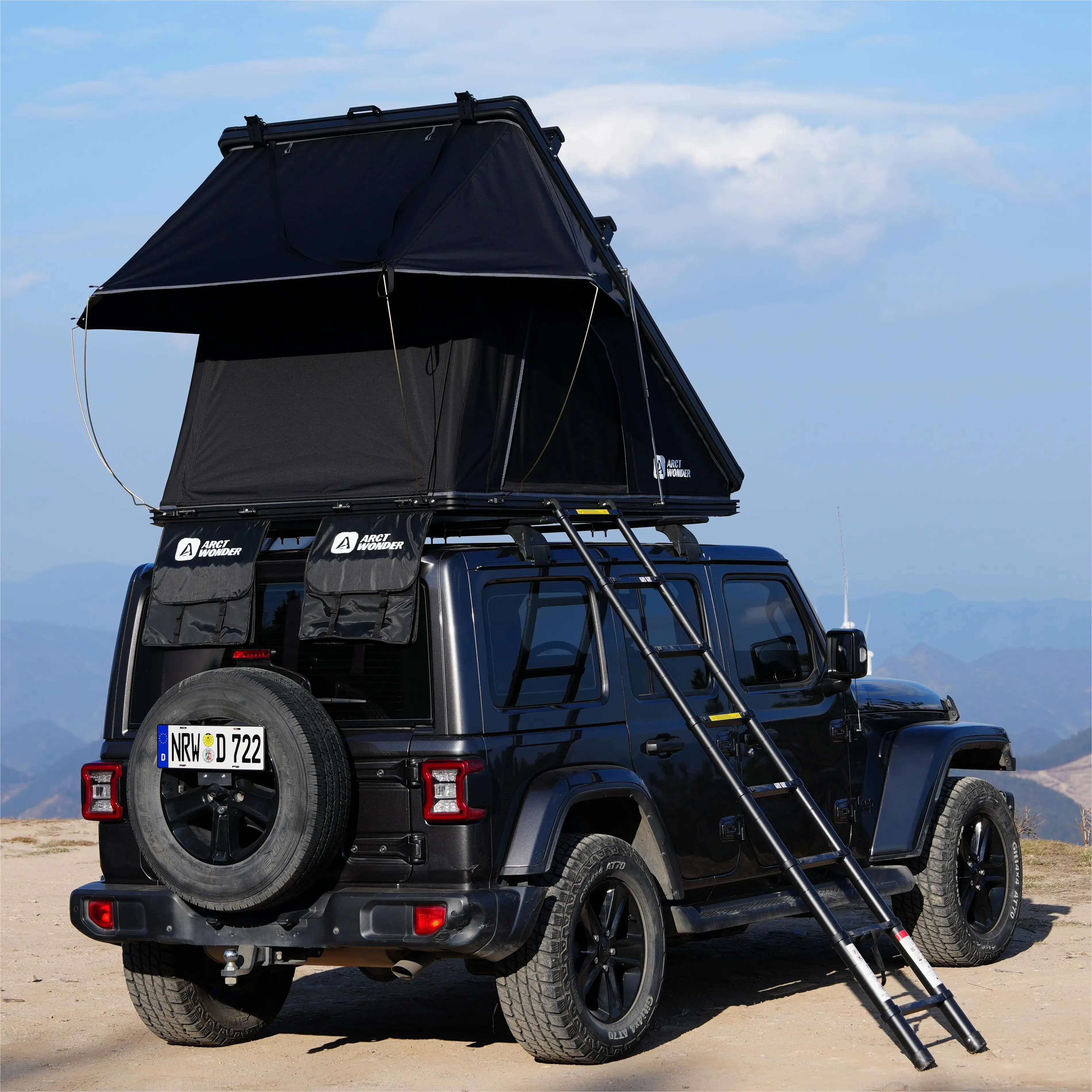 Anti-ultraviolet waterproof 4-person roof tent