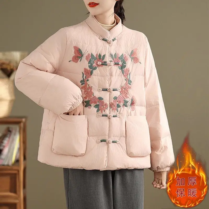 New Chinese Style Down Cotton Embroidery Jacket Stand Collar Women 2024 New Winter Lightweight Pan Button Coat Outerwear A575