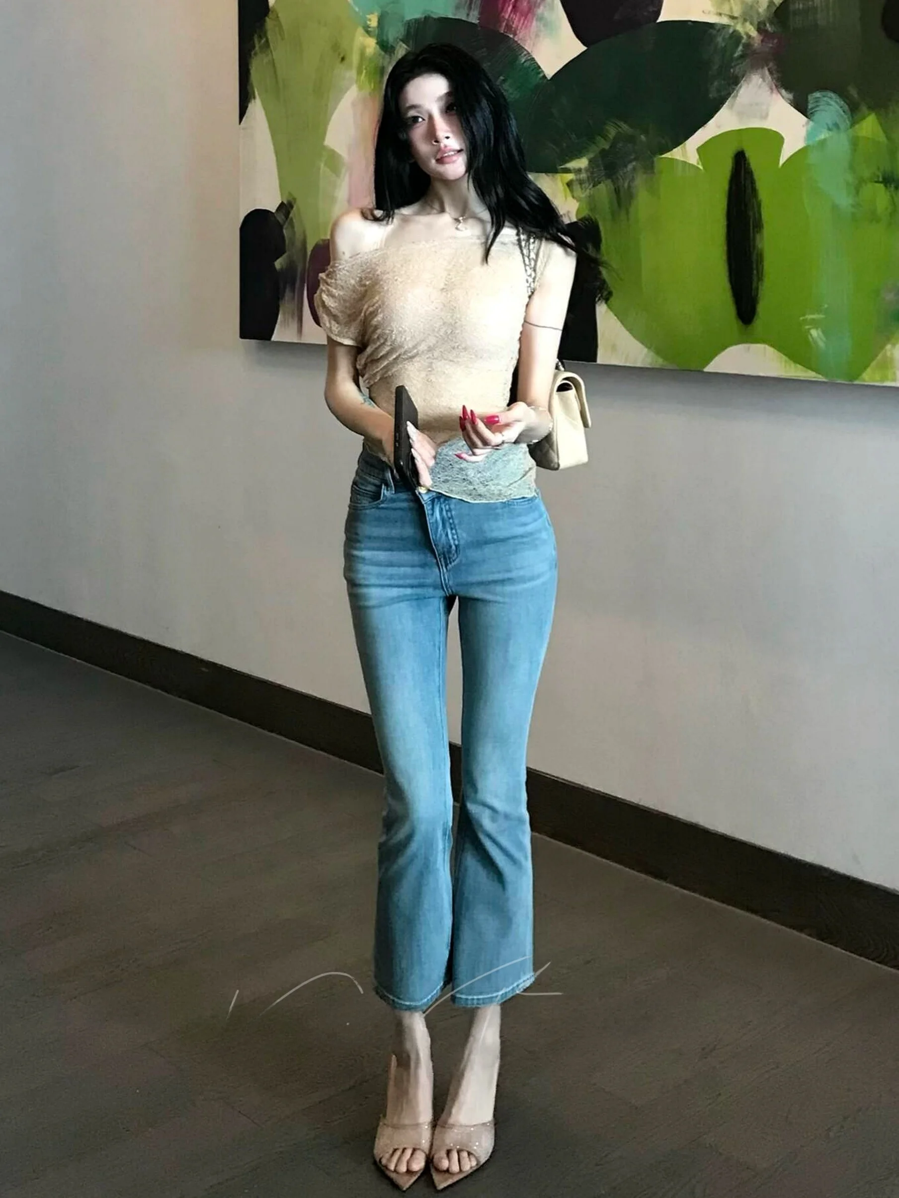 

Soft Stretchy Slim Fit Vintage Light Blue Nine-Tenths Jeans V-Waist Plump Hips Versatile Micro Flared Pants for Women