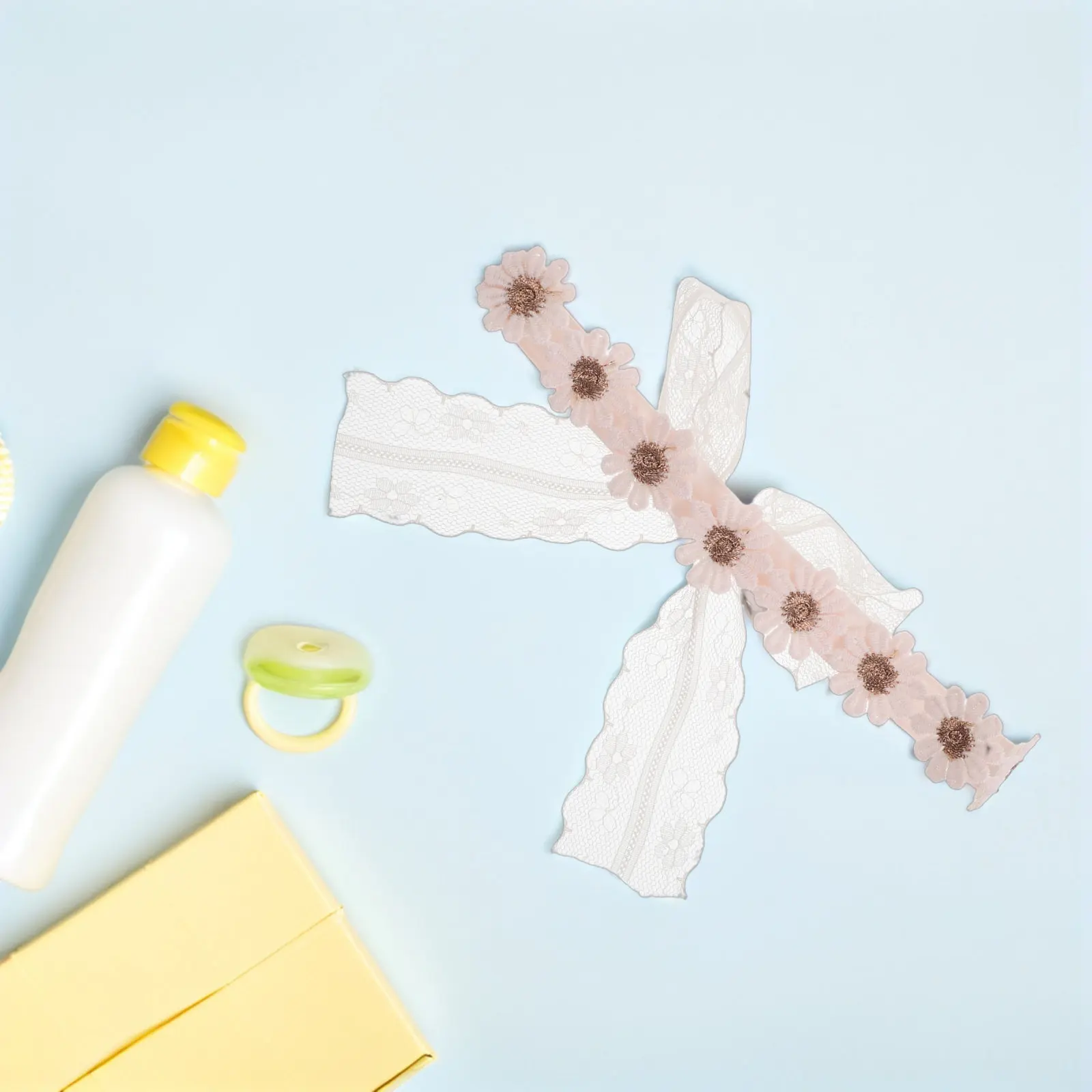 

Детская повязка на голову с мягким кружевом и бантом в виде цветка ромашки, эластичная, с цветочным узором, удобная, для новорожденных и малышей, аксессуар для волос, для праздников