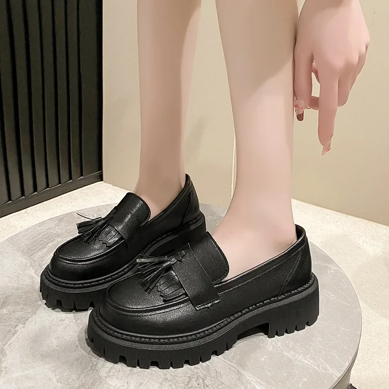 

Women Men Casual Leather Shoes Female Round Toe Thick Soles Versatile Thick Soled Cool Tassels Loafer