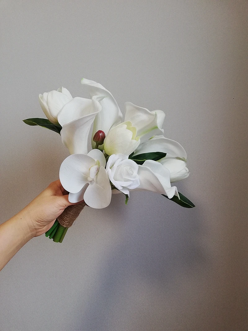 Holding Flowers Artificial Natural Calla Lily Wedding Bouquet with Silk Tulip Pure White Bridesmaid Bridal Party Бутоньерки