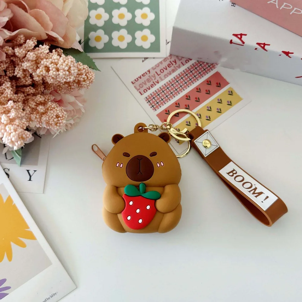 2 stücke Schlüssel Ring Capybara Puppe Brieftasche Erdbeere Tragbare Silikon Lagerung Tasche Wasserdicht Braun Kinder Cartoon Geldbörse Freunde