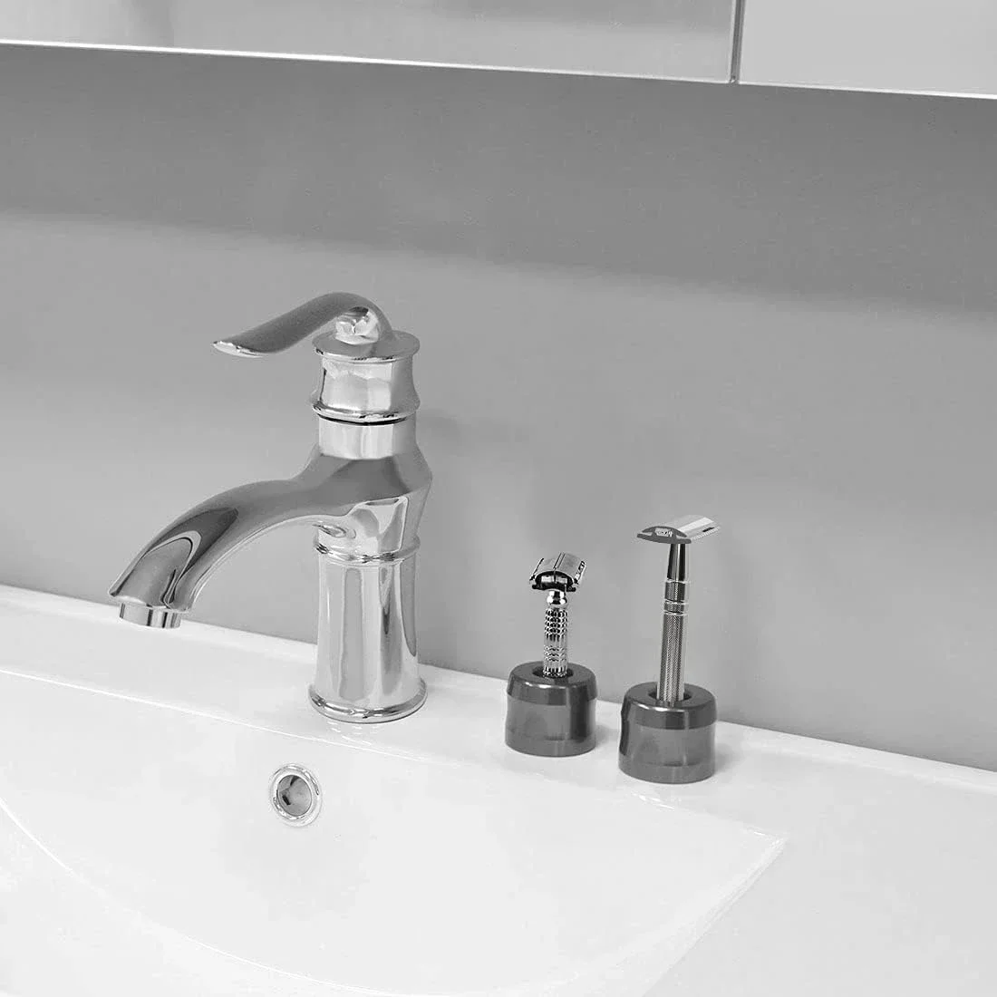 Safety Razor Stand, Aluminum Alloy Men's Shaving Stand for Bathroom Countertops Men's Metal Manual Beard Shaver Holder