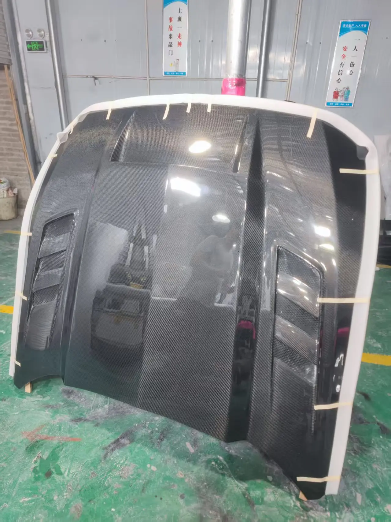 

2025 Идеальные аксессуары Передний капот из углеродного волокна