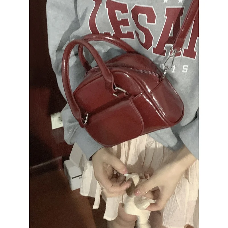 حقيبة يد نسائية حمراء 2023 حقيبة مربعة صغيرة جديدة على الموضة حقيبة كتف واحدة متعددة الاستخدامات حقيبة كروس حقيبة زفاف مصنوعة...