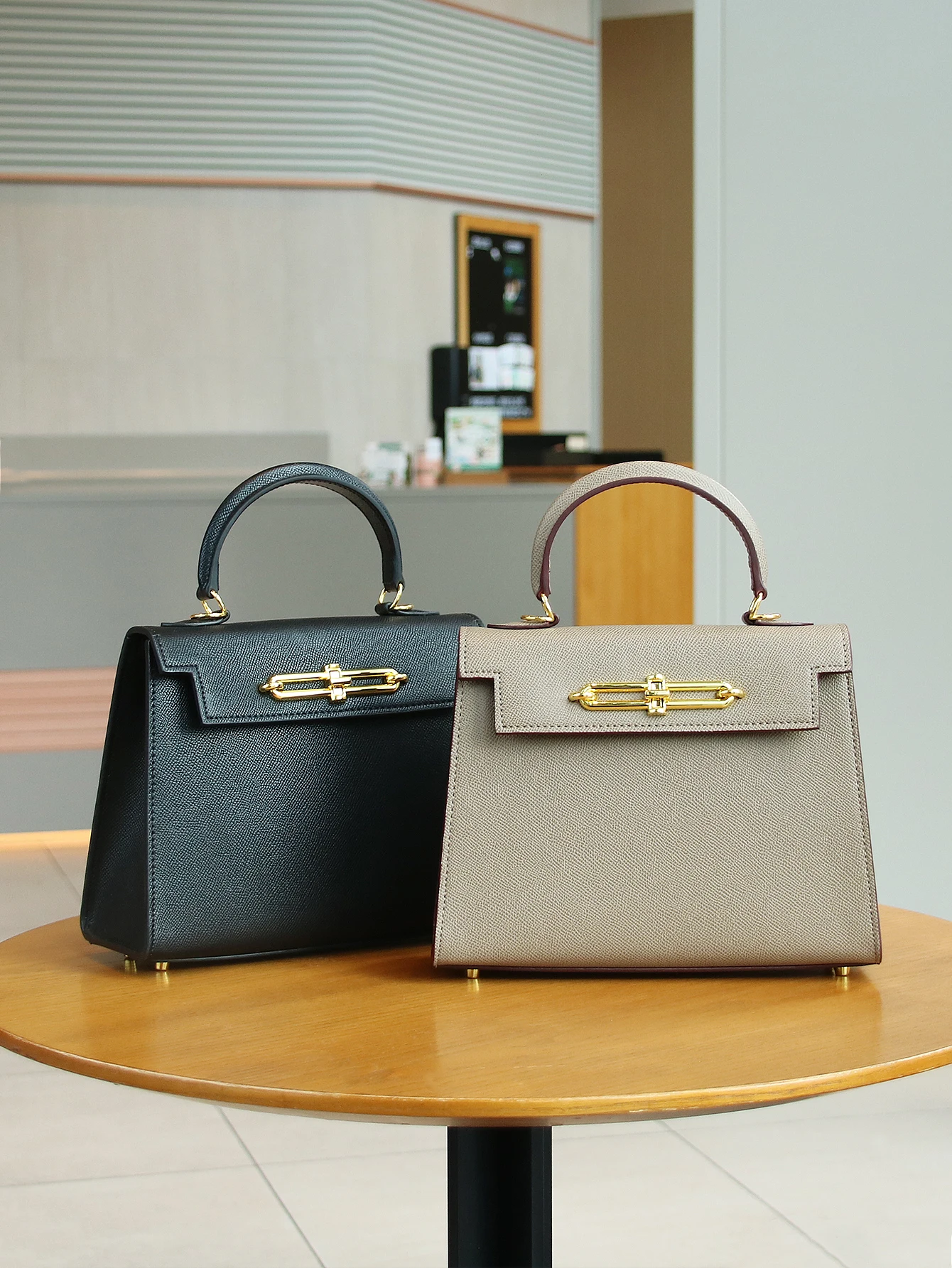 حقيبة يد نسائية عصرية راقية لعام 2024 حقيبة صغيرة بمزاج طباعة النخيل حقيبة يد كيلي OL حقيبة عمل للركاب الجوكر الخفيفة Luxur