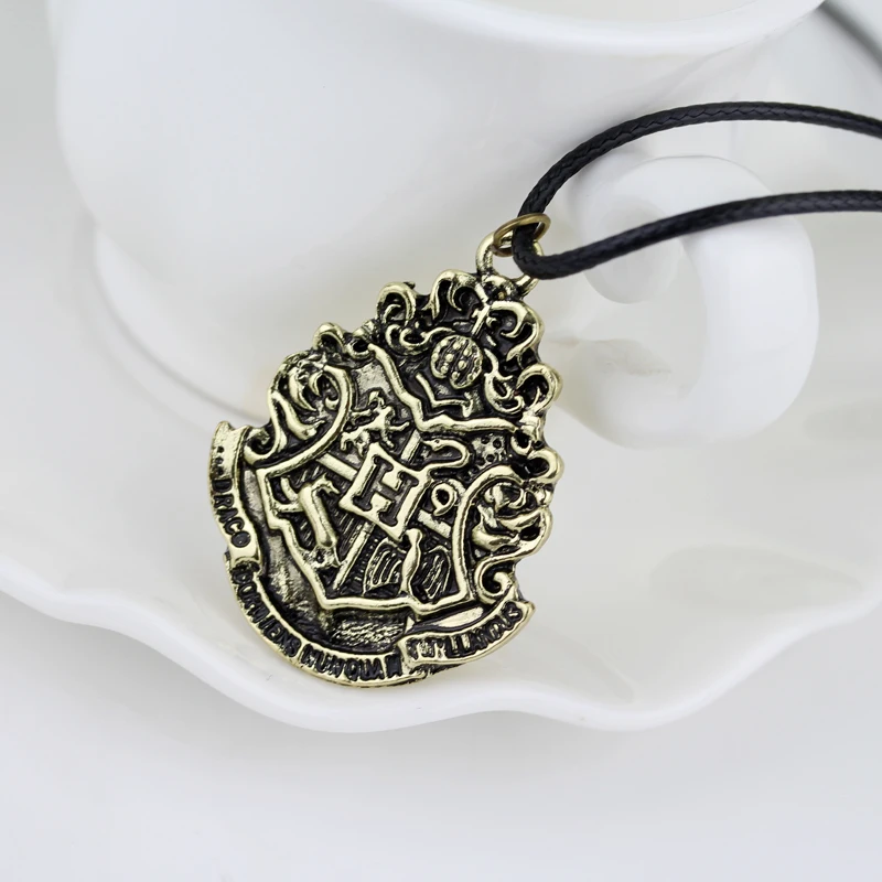 Hogwarts Four Colleges Pendant Necklace Hufflepuff Ravenclaw Slytherin Gryffindor Keychain Accessories For Fans Friends Gift