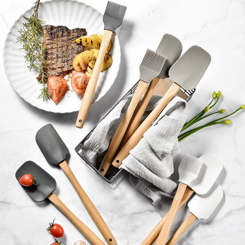 New household wooden handle silicone spatula and oil brush set for baking3Cream Spatula Baking Tool Set