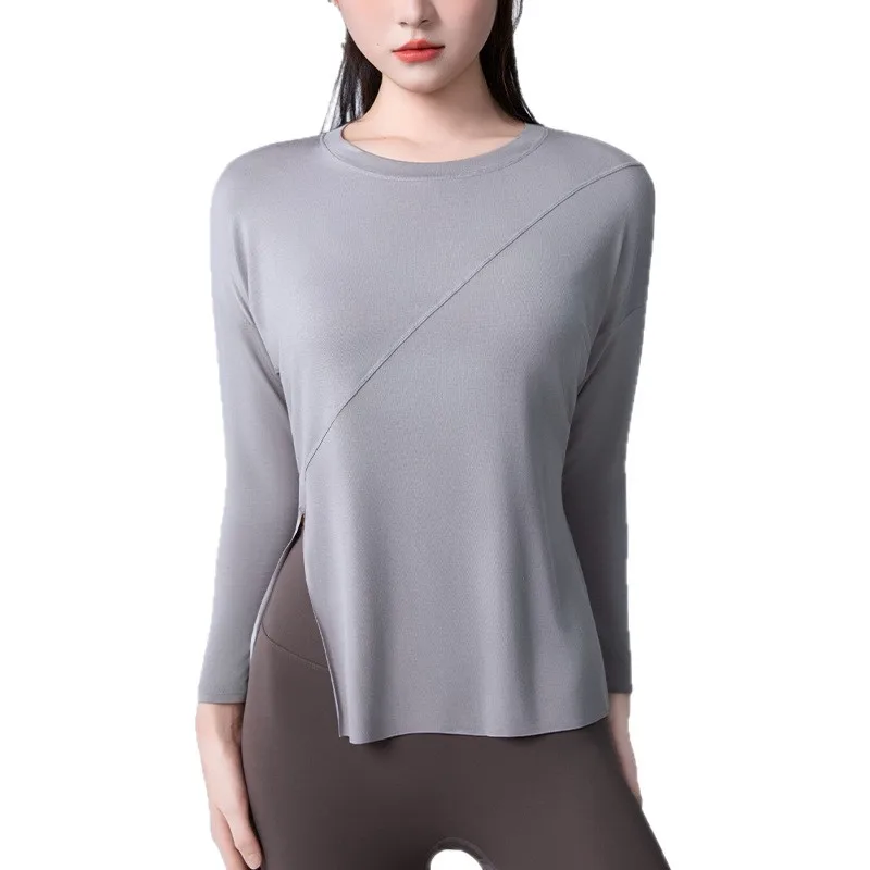 เสื้อโยคะผู้หญิงทรงหลวม ดูเพรียวบาง เหมาะสำหรับวิ่ง ออกกำลังกาย แห้งเร็ว ชายเสื้อผ่าข้าง แขนยาว เสื้อยืดบางเบาสำหรับโยคะ