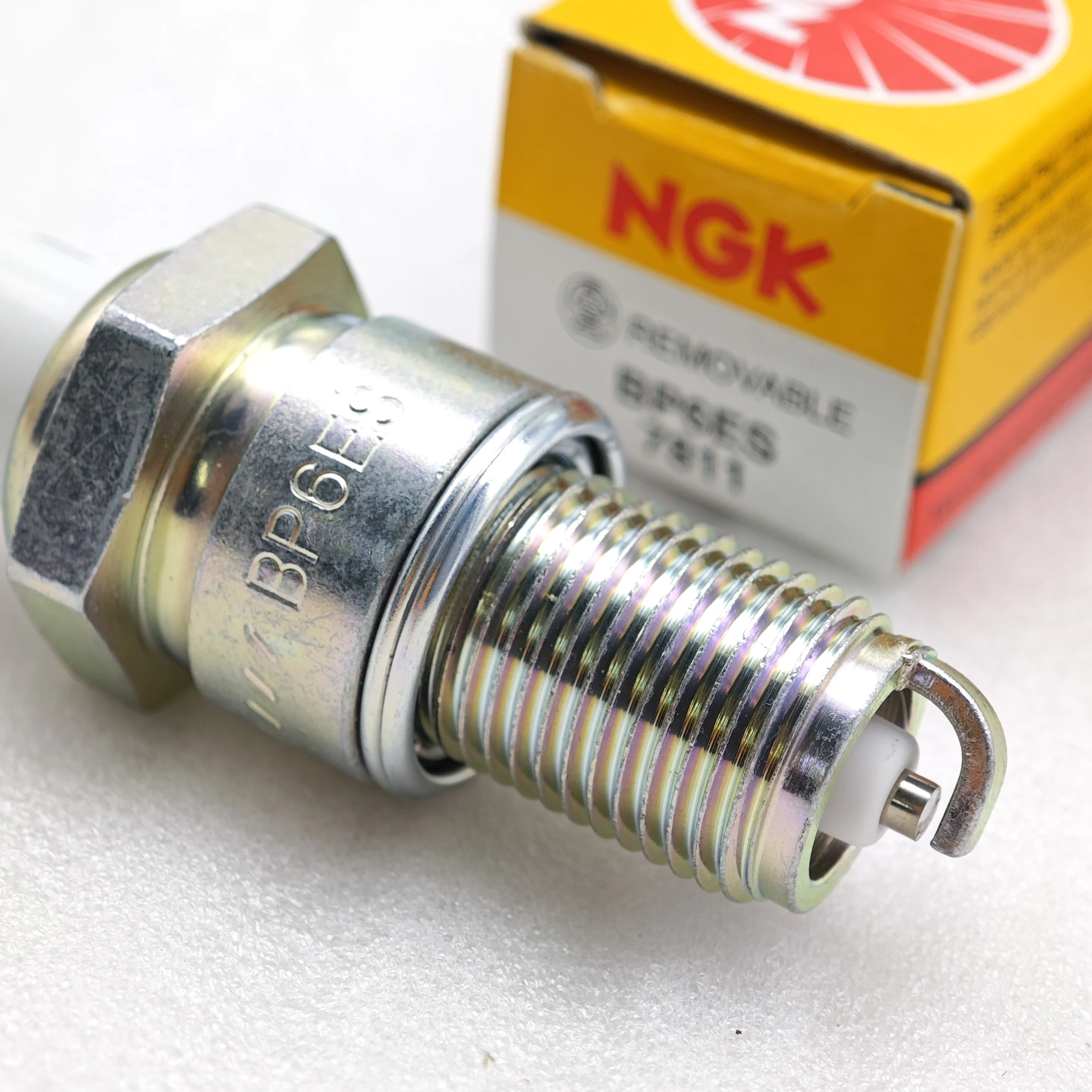 1pcs BP6ES 7811 NGK Spark Plug