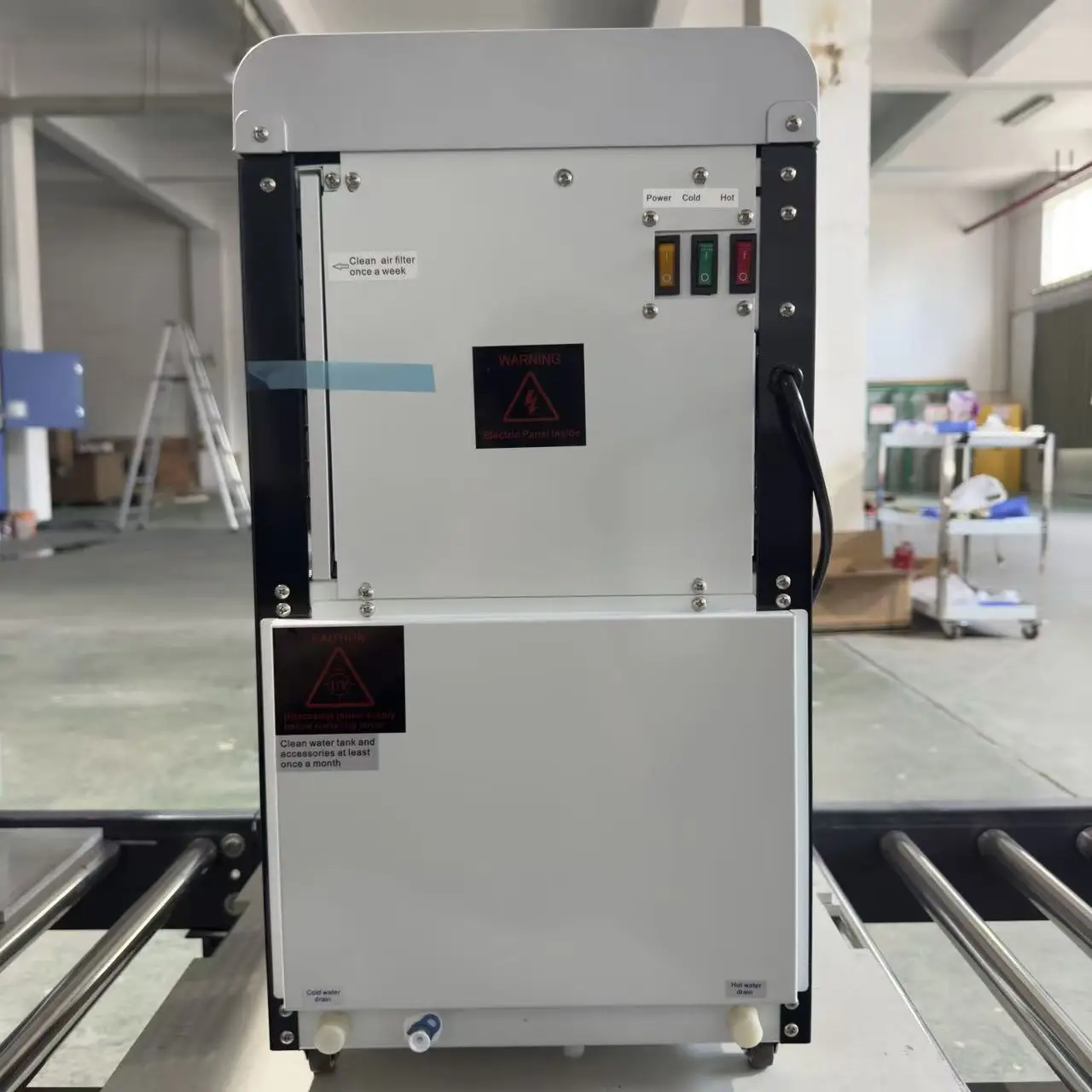 20LT Compact Plastic Atmospheric Water Generator Solar/Electric Portable LCD Touch Screen Low Noise Multi Filter System Hotel