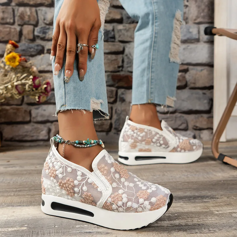 2024 Women\'s Sneakers Floral Embroidery Casual Shoes For Women Mesh Platform Wedges Shoes Fashion Comfortable Women Heeled Shoes