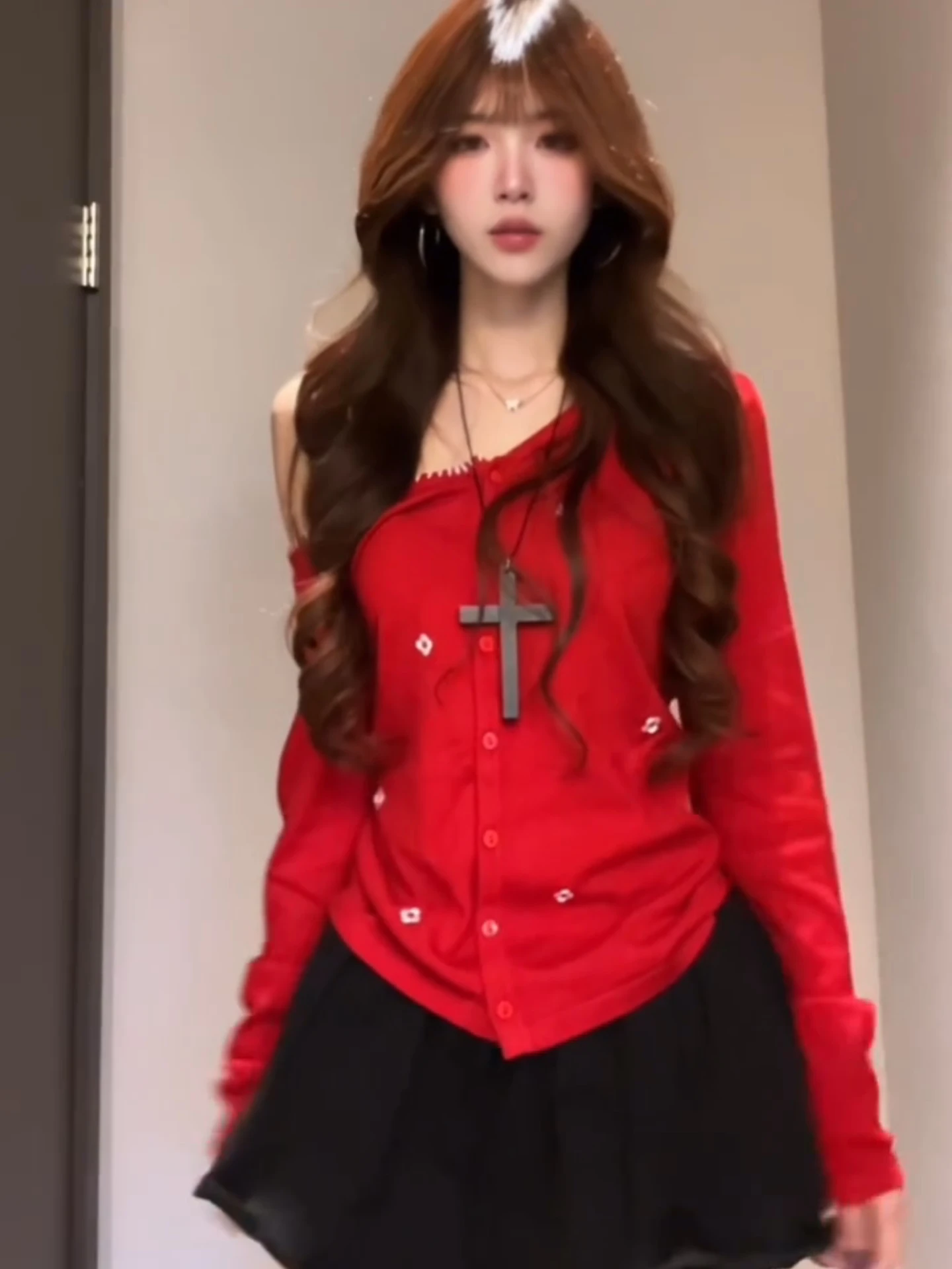 

Ele вышитый асимметричный вязаный свитер с волнистыми плечами, женский осенне-зимний сезон, повседневный шикарный белый улучшающий топ