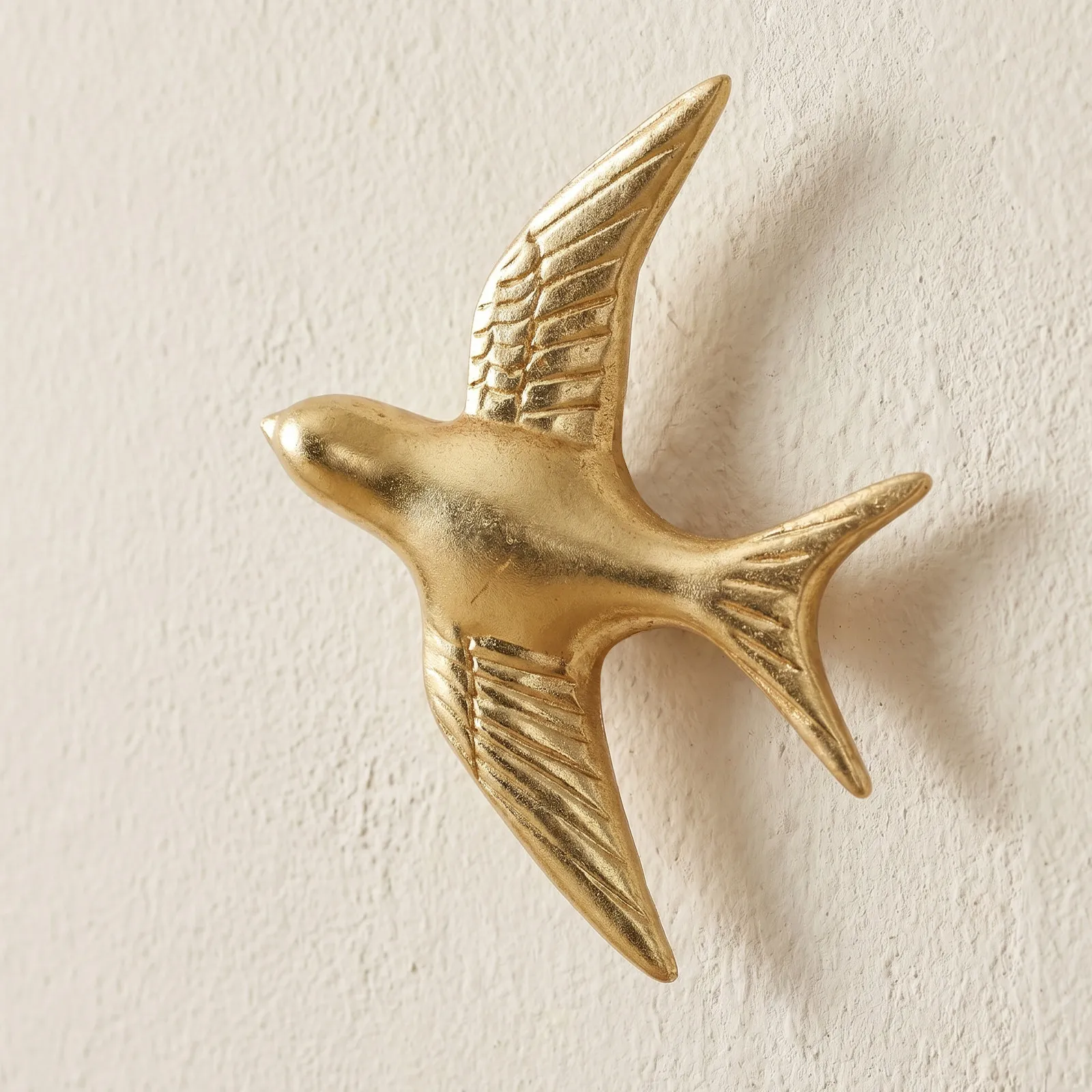 3Pcs Nordic Swallows Wall Decoration Gold Resin Sculpture Flying Bird Art for Living Room Bedroom Vintage Wall Hanging Decor