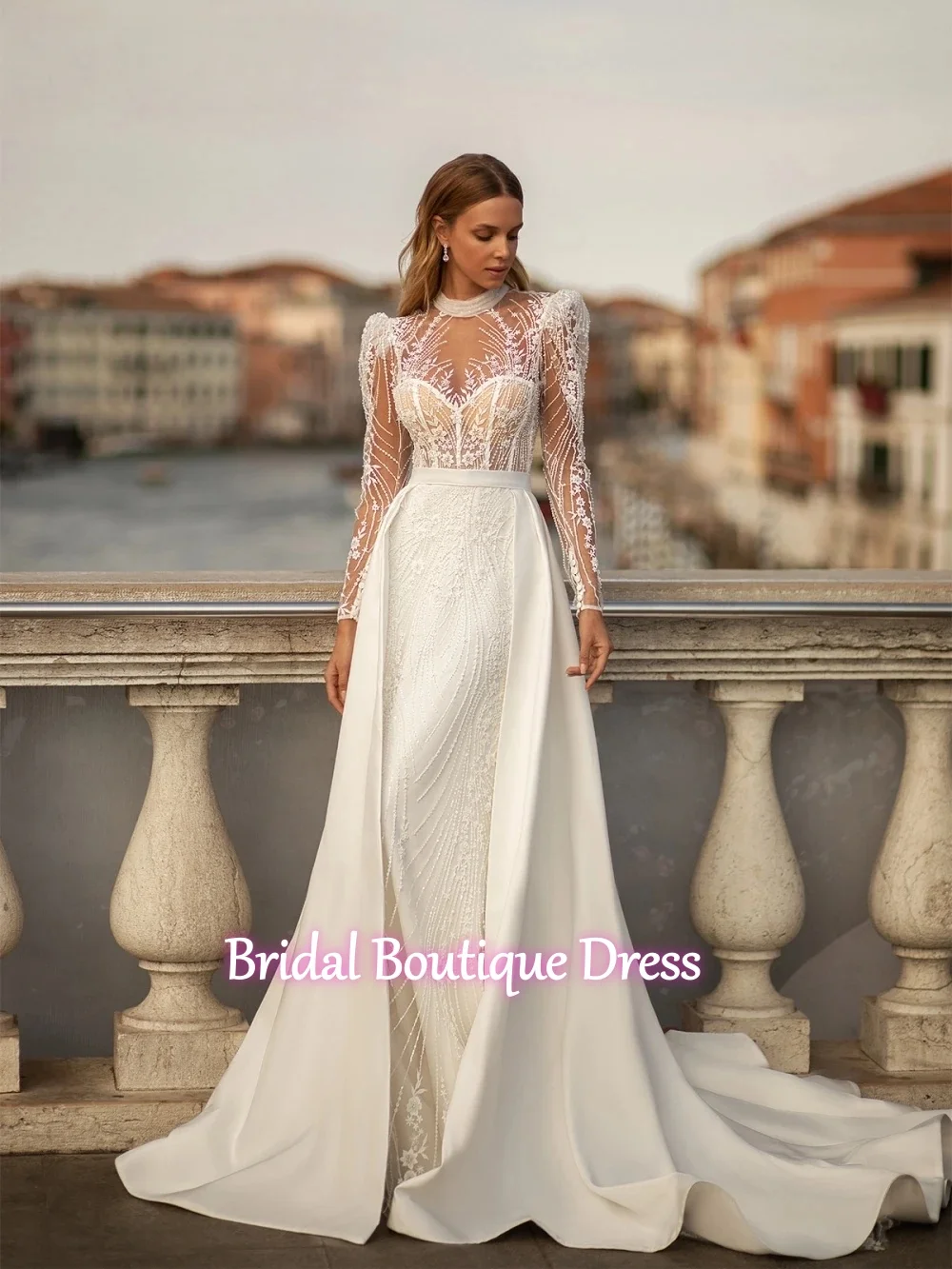 Abiti da sposa a maniche lunghe con collo alto e treno staccabile squisito personalizzato per la sposa Abito da sposa con perline brillanti
