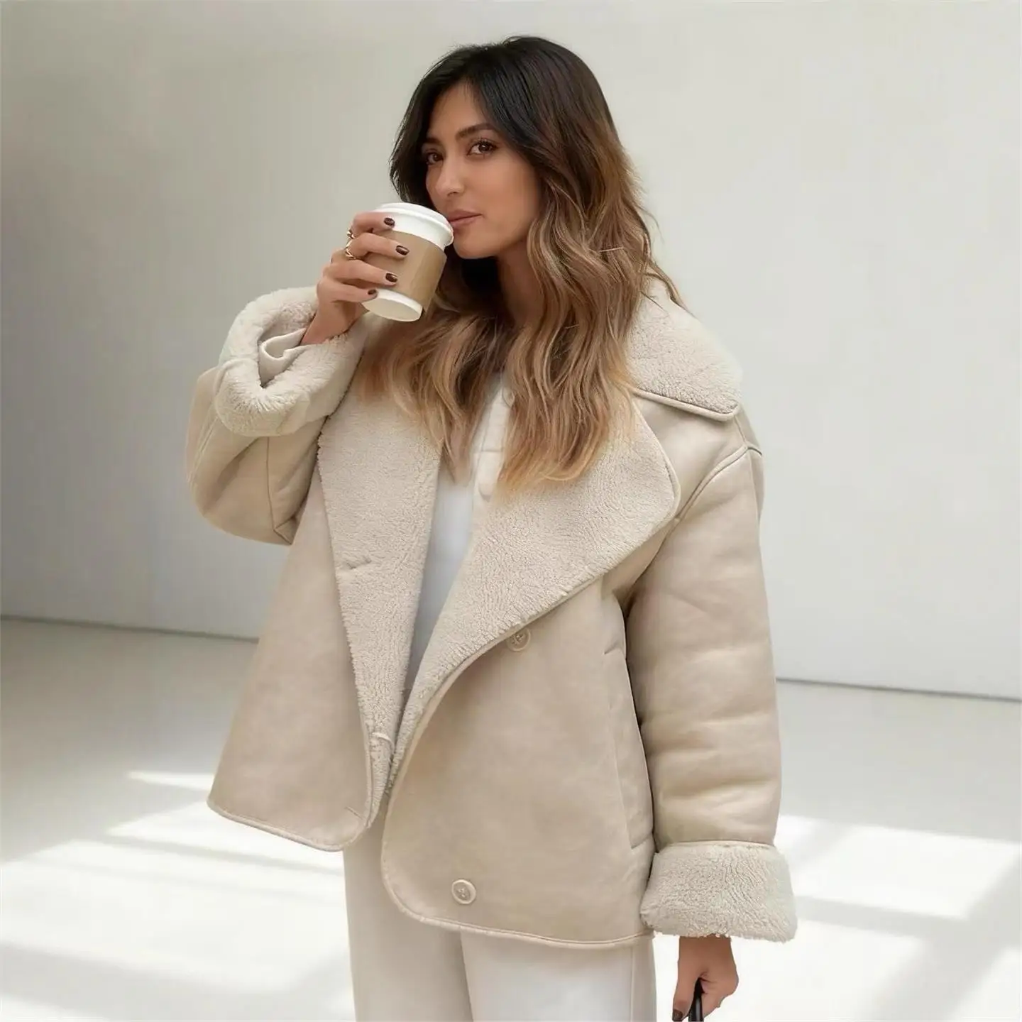 

Women's Thiened Fce Lined One-Piece Lamb Wool Coat European Sle ort Outerwear Autumn Winter Faion Ladies Coat