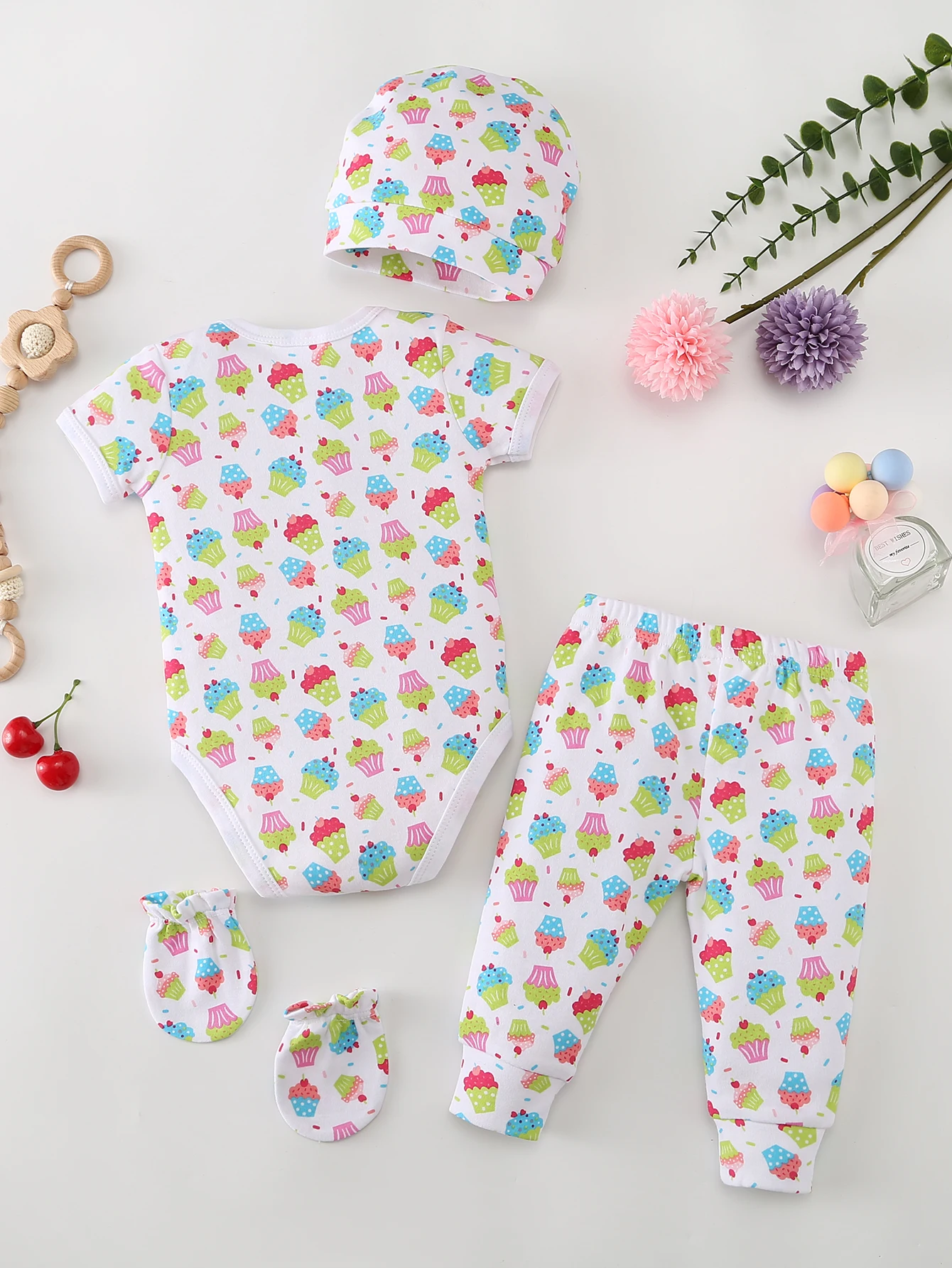 4-piece newborn baby romper set, cartoon full-body print pattern, summer short-sleeve romper, long pants, hat, and gloves, suitable for outdoor wear for 0-12 months old boys and girls