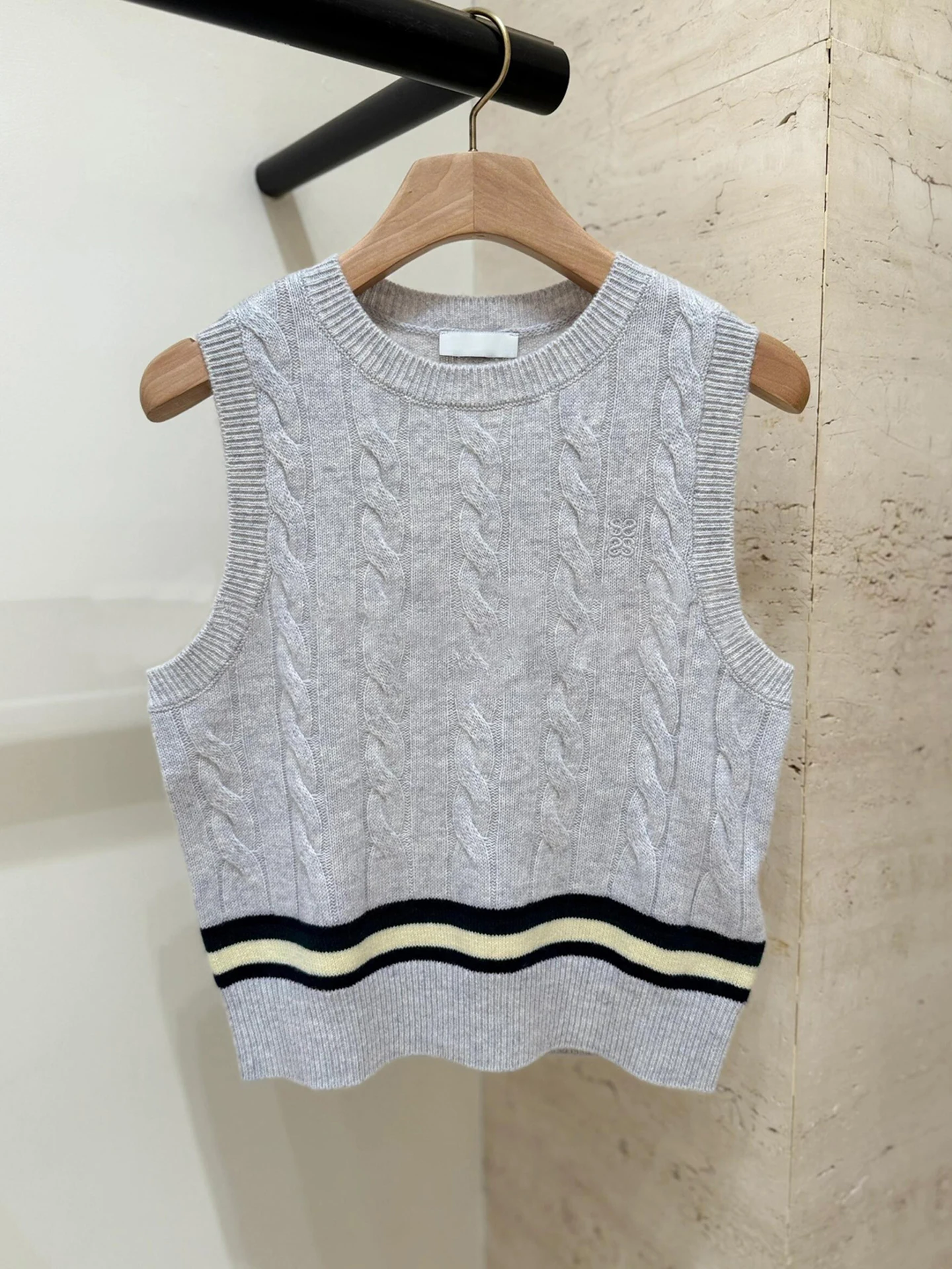 

S Home Nan You High End Women's Summer College Sle Knitted Twisted Vest Top ort Sve Embroidered Commute Sle Regular Fit