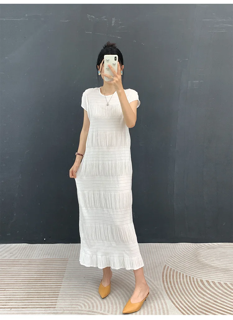 Miyake Plissee-Kleid Elegantes Weißes Mehrlagiges Sommer-Damen-Freizeitkleid Langes Maxikleid Strukturiertes Schmal Geschnittenes Schickes Alltagskleid – Detail 19