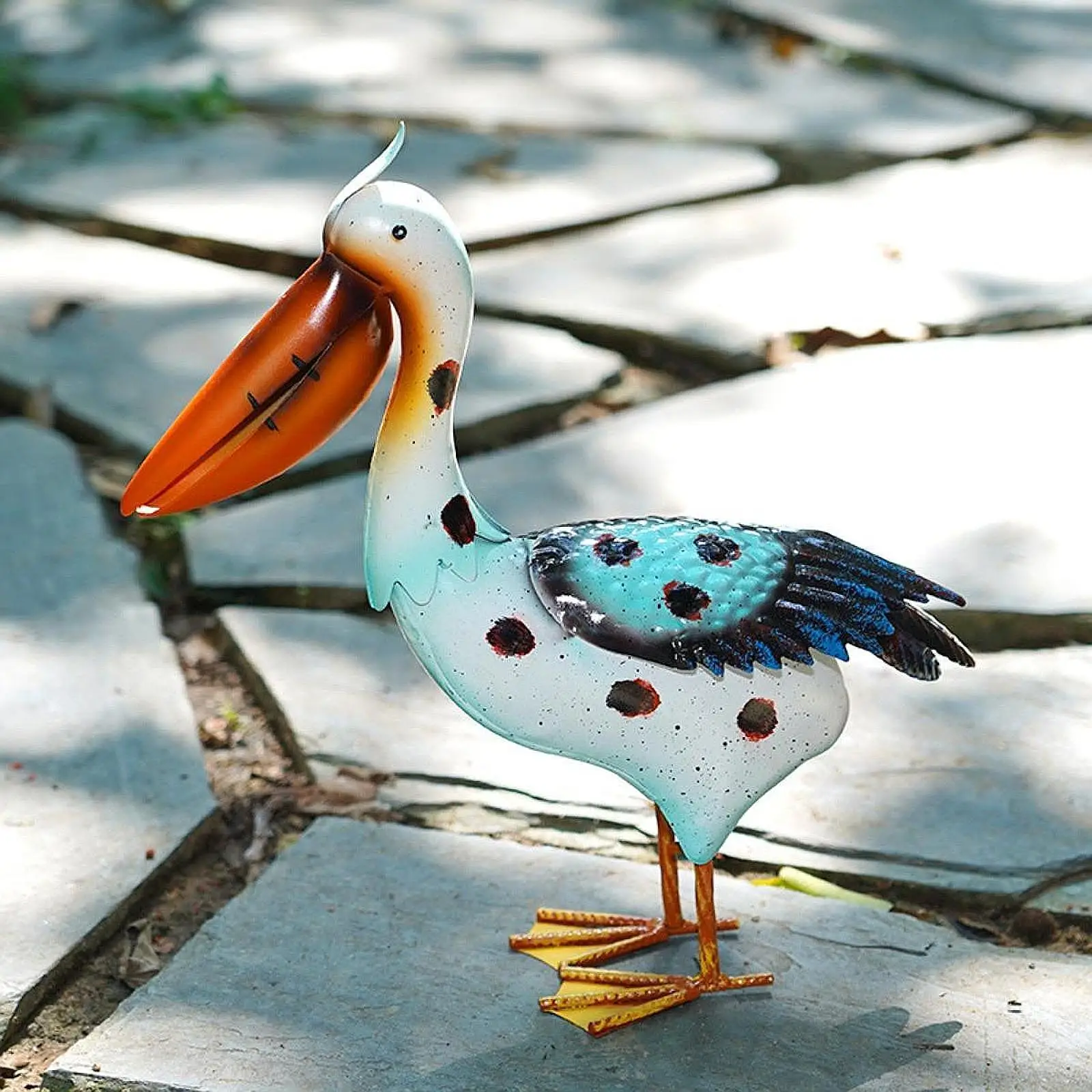 

Pelican Statue Ornament Vivid Scene Metal Craft Landscape Indoor Outdoor Decoration for Porch Balcony Pond Pathway Flowerbed