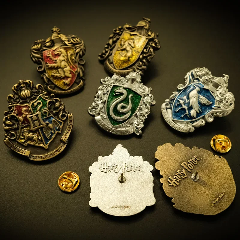 Juego de insignias de Harry Potter, broche de Metal Retro de Slytherin Gryffindor, accesorios de Cos periféricos de dibujos animados, regalo para