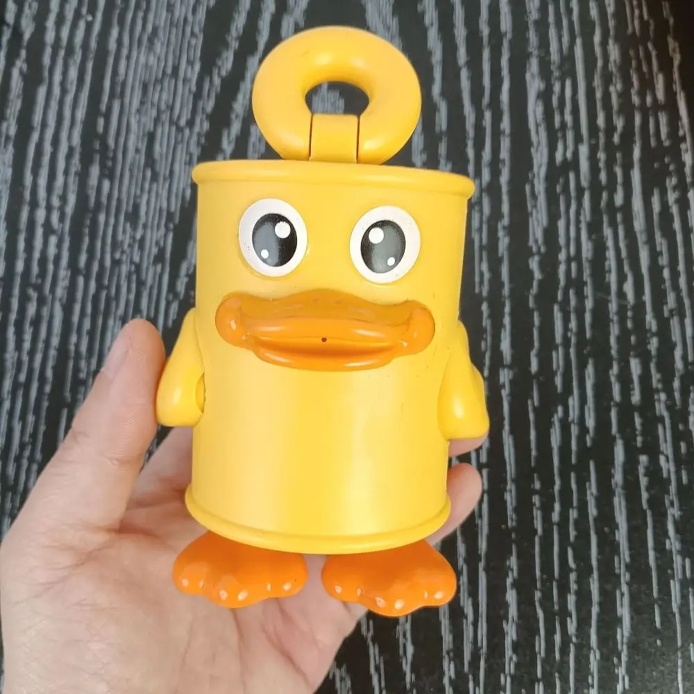 Cute Design Duck Water Material Tin Can Beach Water Fight Spraying Function Mini Size Water Spray Outdoor Swimming Pool
