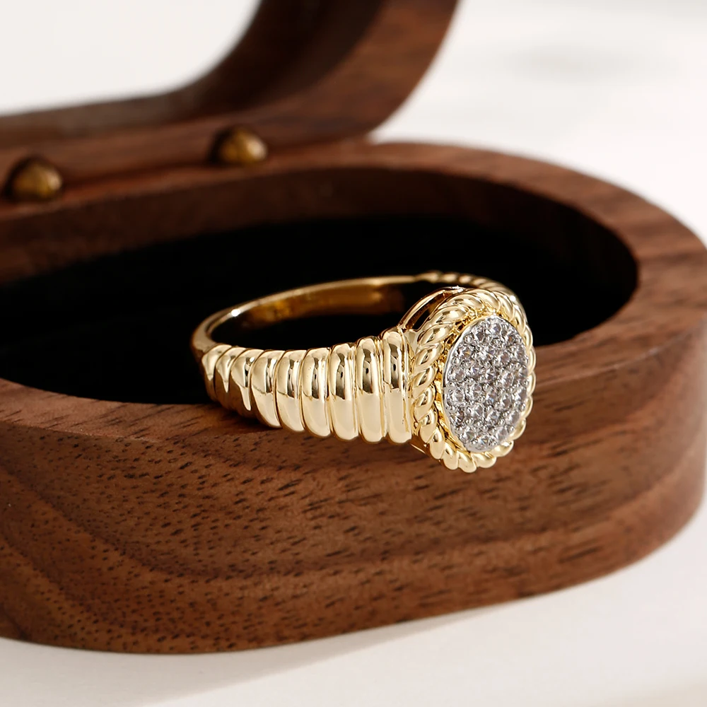 Ovale Ohrringe und Ring mit Diamantenbesatz, verkupfert, 14K vergoldet, modischer Schmuck, vielseitige Accessoires für den täglichen Gebrauch. – Detail 8