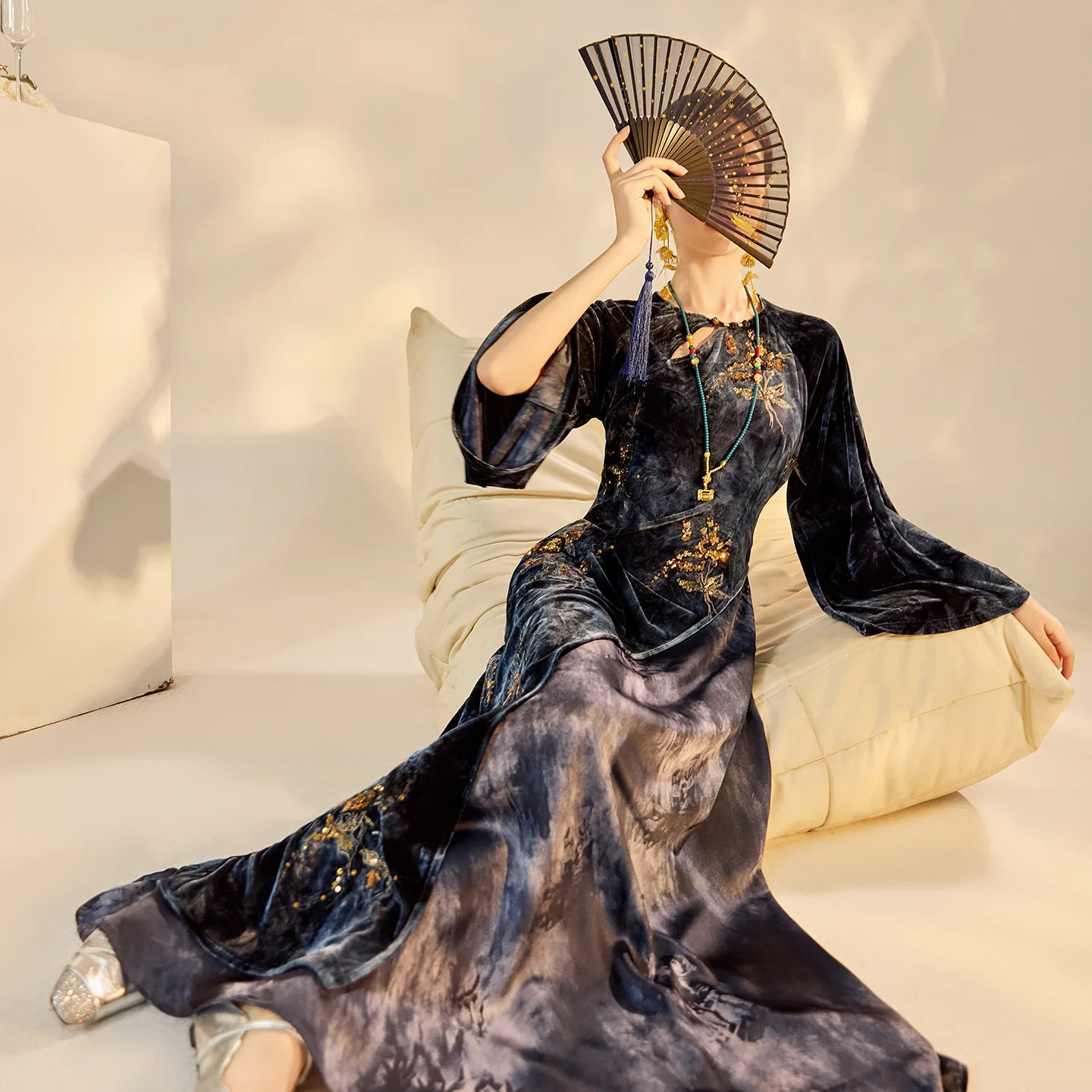 UMI MAO فستان الخريف جديد كم طويل جميل النمط الصيني تشيباو فستان طويل المرأة الجديدة النمط الصيني المخملية فستان فام #2