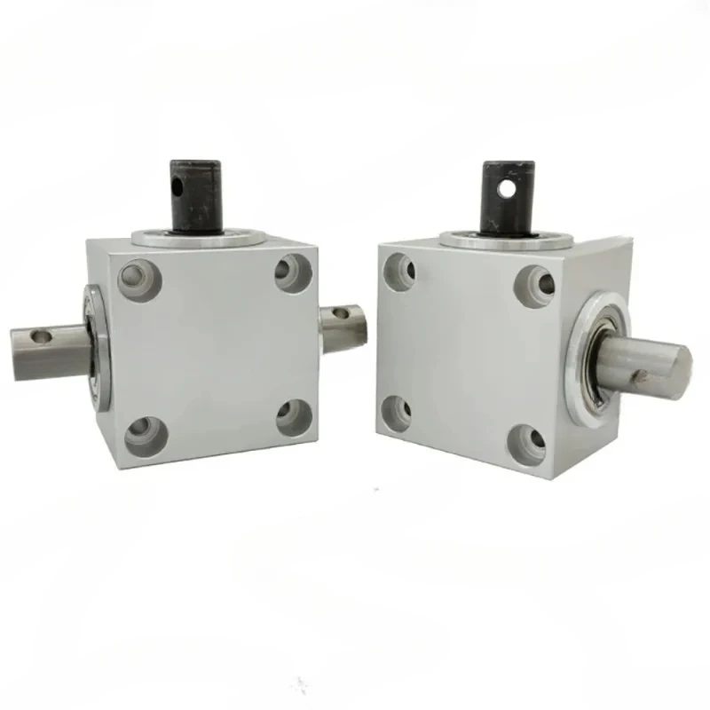 

Horizontal Right Angle Steering Gear 3 Output Shaft 1.5 Module 20 Teeth 90 Degree Commutator Gear Ratio 1:1 Max 2000RPM 750N