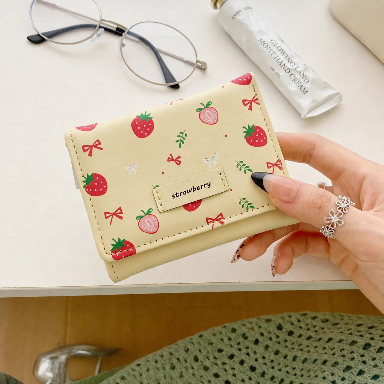 Cute Strawberry Wallet Lightweight Pu Small Wallet Women'S Trifold Wallet Sweet Compact Daily Purse For Short Trips Shopping