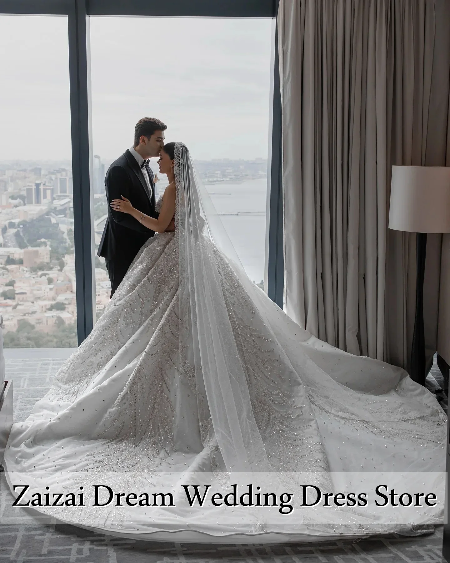 تخصيص رائعة مطرز اللؤلؤ الكرة ثوب الزفاف مطرزة يزين زي العرائس حمالة بلا أكمام فيستدو دي نوفيا