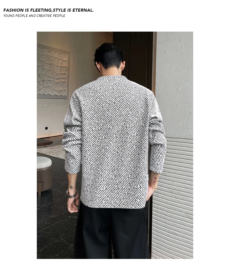 Herren-Sweatshirt mit Rundhalsausschnitt und langen Ärmeln, Jacquard-Stoff mit diagonalen Streifen, locker geschnittener Oversize-Schnitt für den täglichen Herbst-Outfit-Look. – Detail 17