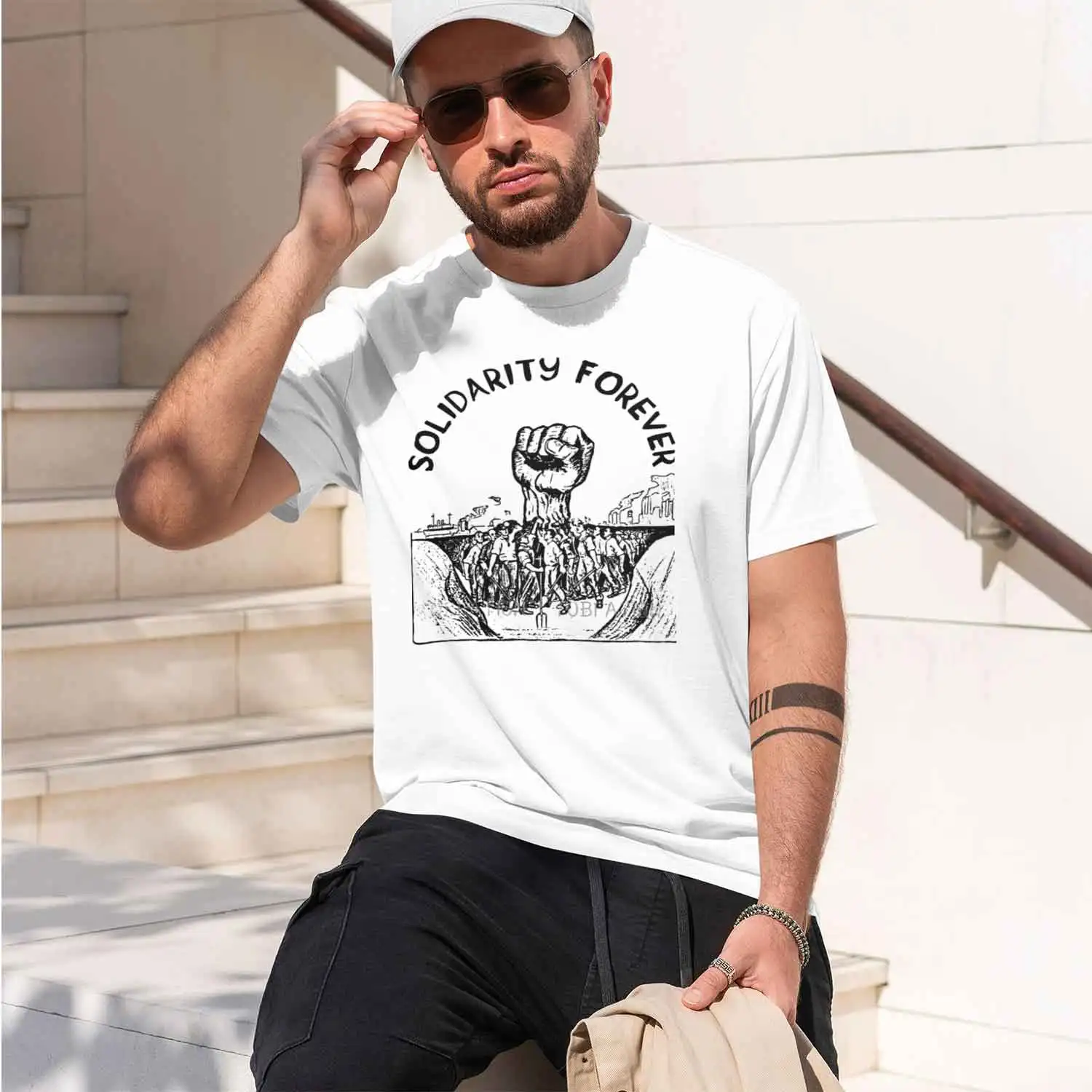 Graph Style Men's T-Shirt Solidarity Forever Fist And Cityscape Design For Casual Wear In Spring And Autumn Ideal Gift For Activ