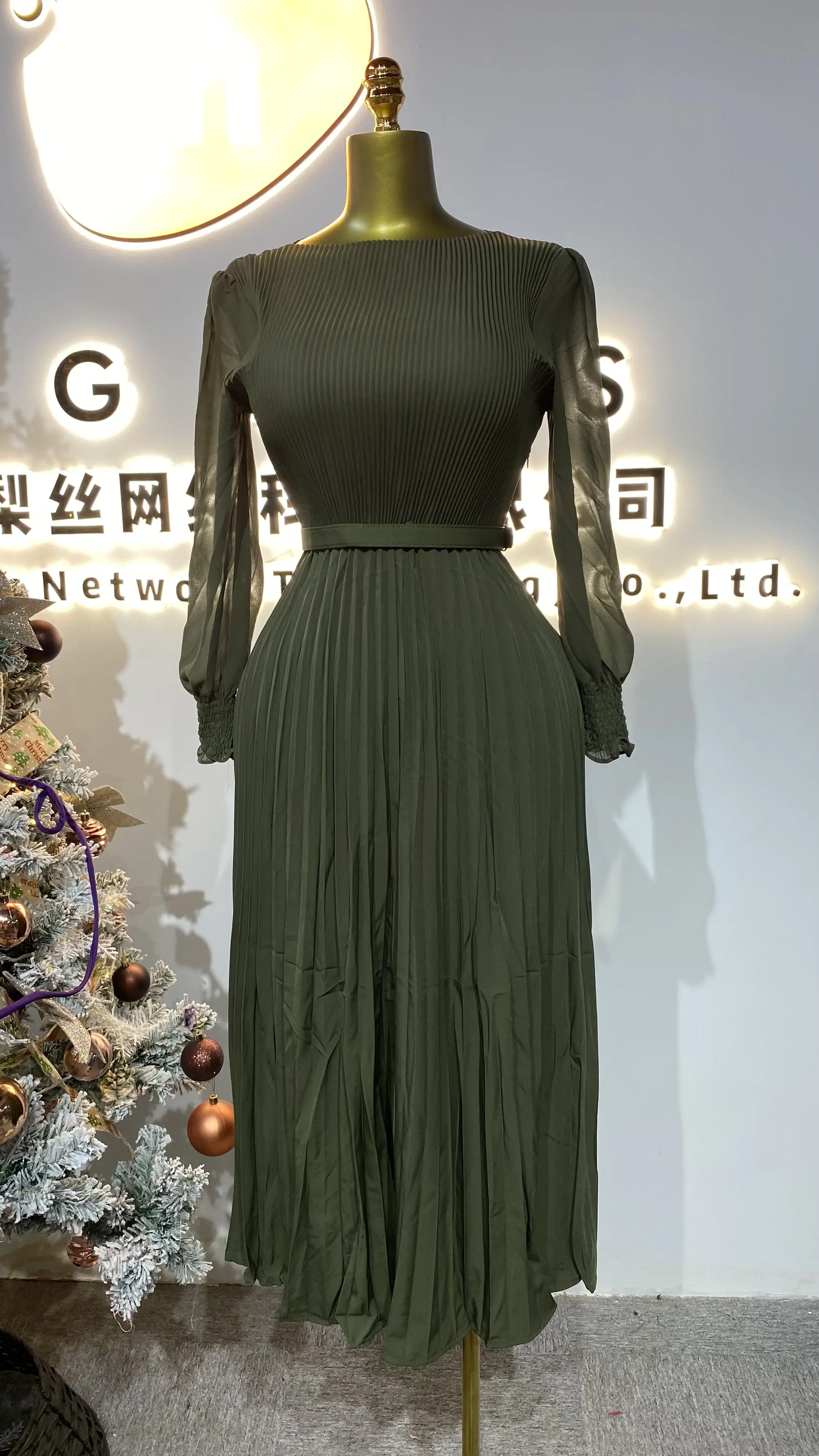 

2025 Summer Women Pleated Maxi Skirt Women Elegant Light Long Sleeve Drape Maximum Size Cage-GZMM150