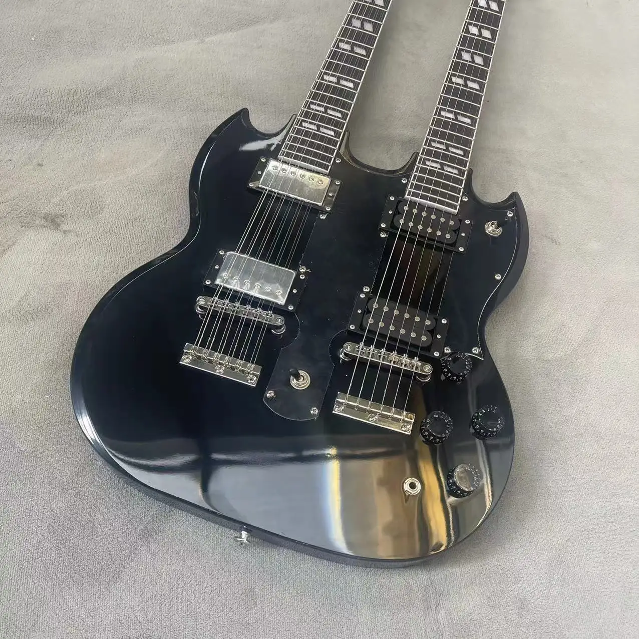 In stock, 12+6 chord double path electric guitar, black body, with real shipping pictures. Order and ship immediately