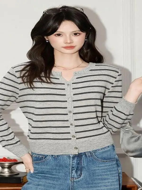 Schicke, einzigartige, gestreifte V-Ne Long Sve Strickjacke, Herbst 2025, Neuankömmling, Basisschicht-Top-Mantel für Männer und Frauen