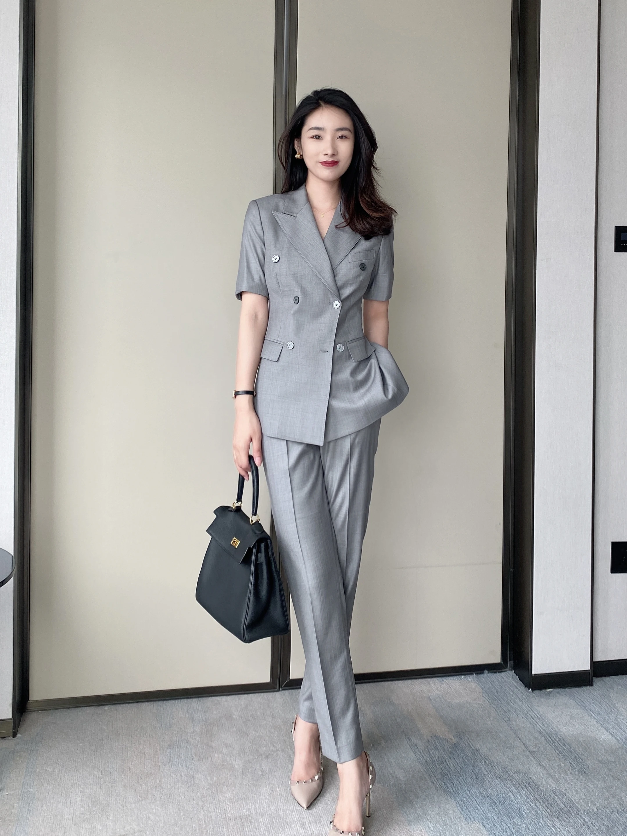 

High-End Light ey Profional Suit Summer ort Sve Commute Slim Fit Westwear Office Small Foot Pants Set
