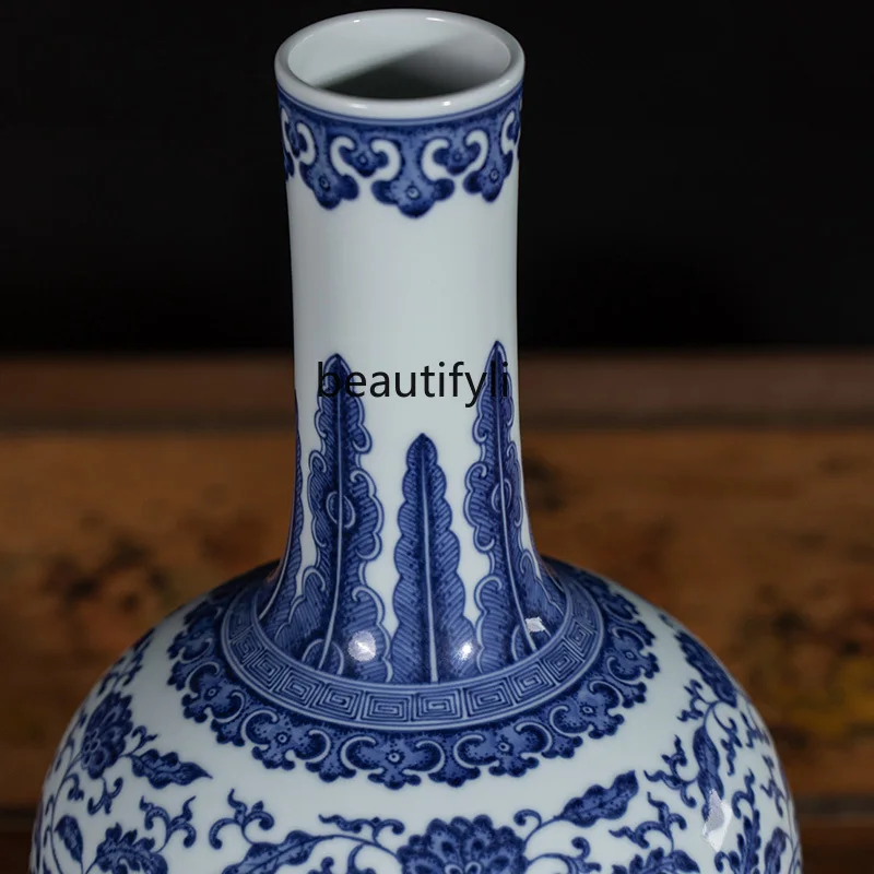 Blue and white porcelain Jingdezhen ceramic vase ornament new Chinese museum rack porcelain