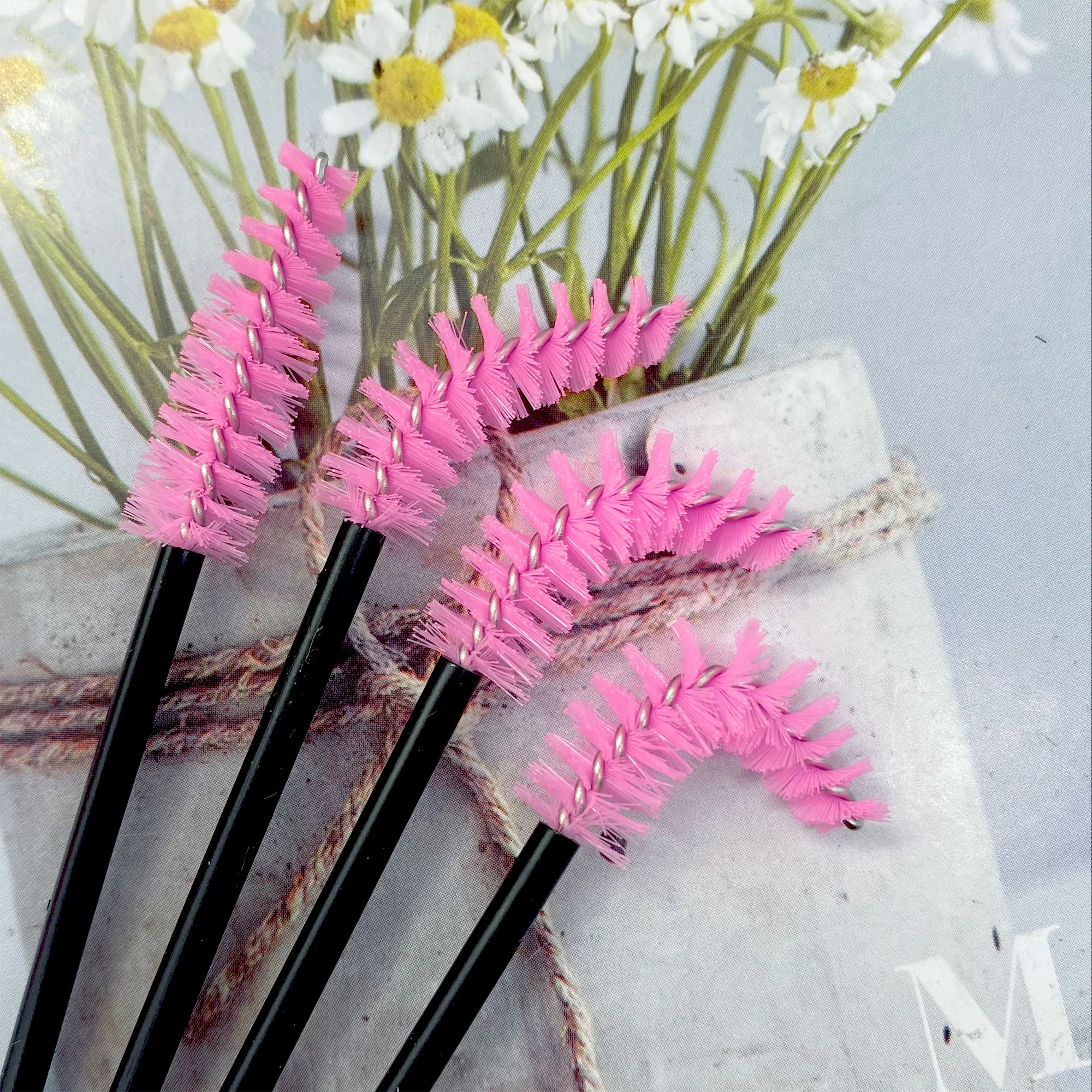 500pcs Mascara Wands Disposable Eyebrow Eyelash Brushes Eyelash Spoolies Applicator for Eyelash Extension Makeup Tool