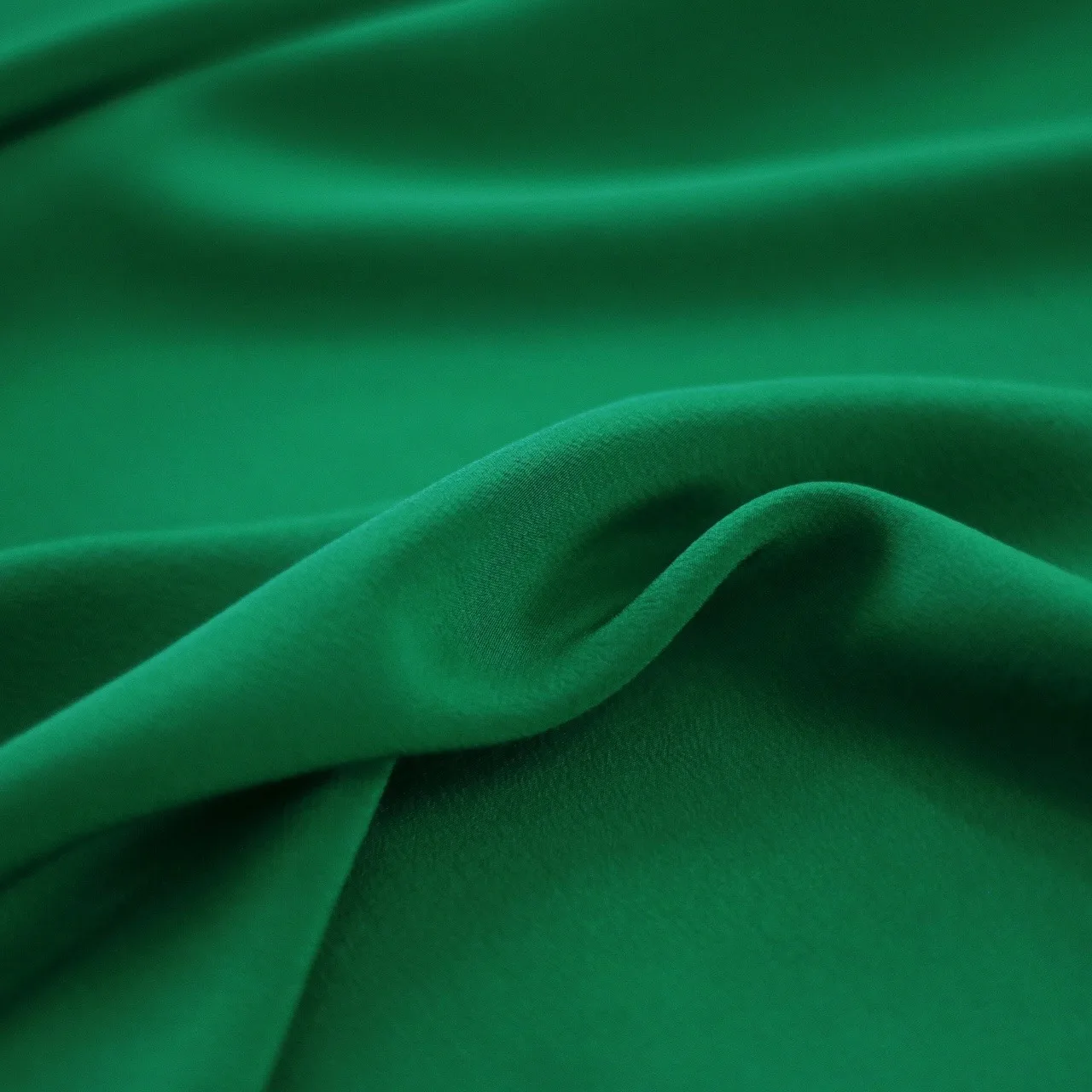 

Solid Color Green Silk Crepe De Chine Fabric for Dressmaking Cheongsam 140CM Wide 21MM Thick Summer Thin Silk Fabric R019