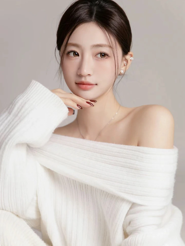 

2026 Studio Healing New Korean Style High-End Sweater Portrait Photography Light Oxygen Minimalist Art Photo Clothing