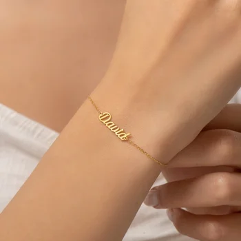 여성을위한 맞춤형 이름 팔찌 스테인레스 스틸 골드 체인 맞춤형 글꼴 펜던트 조절 팔찌 매력 보석 선물