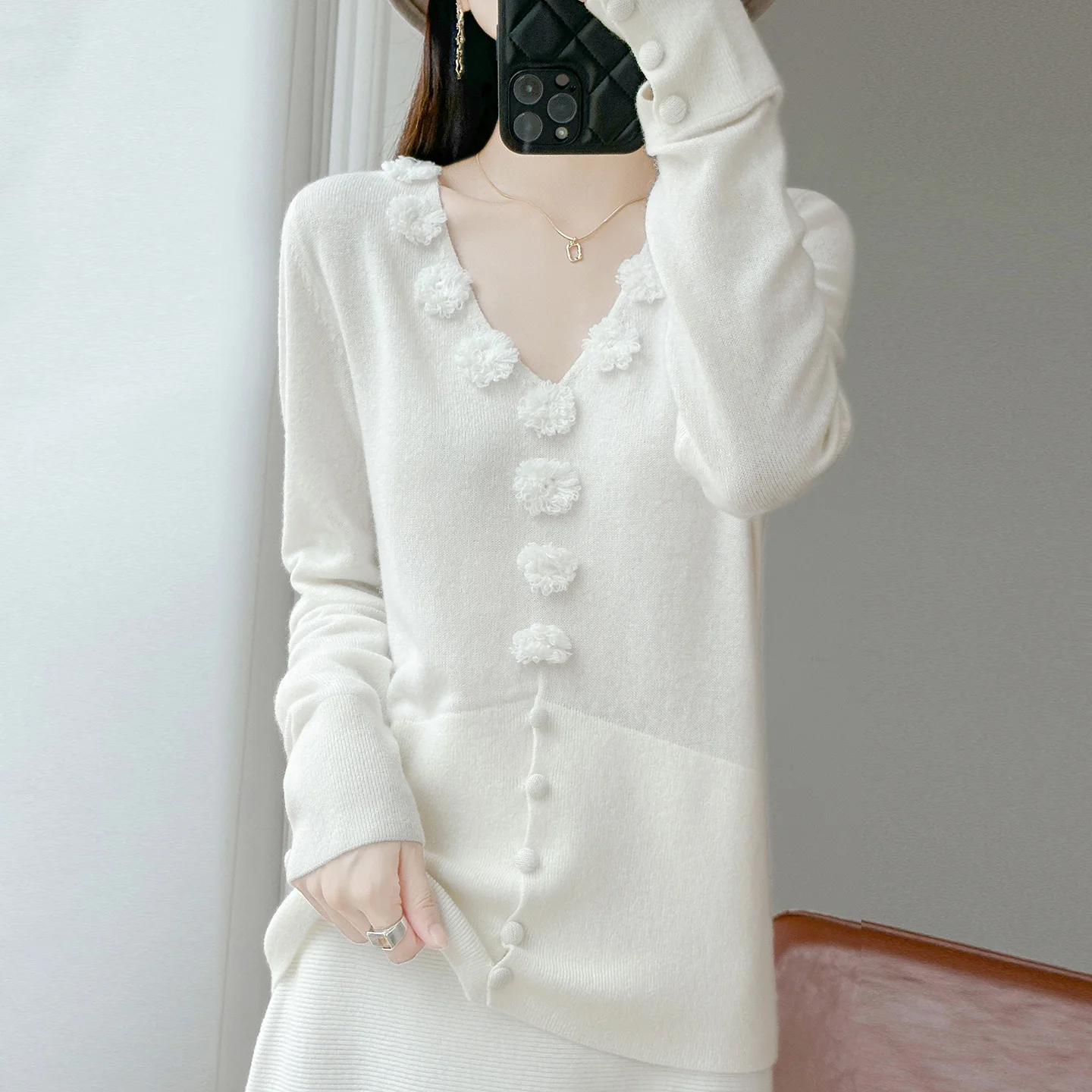 

New autumn and winter women's sweater V-neck three-dimensional flower sweater loose cashmere sweater handmade