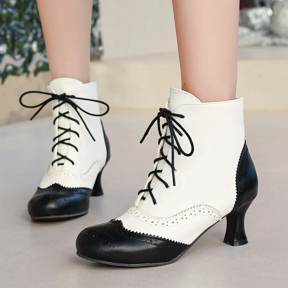 Women's Victorian Ankle Boots Two Tone Perforated Wingtip Brogues with Stacked Heels Lace up Cosplay Halloween Shoes