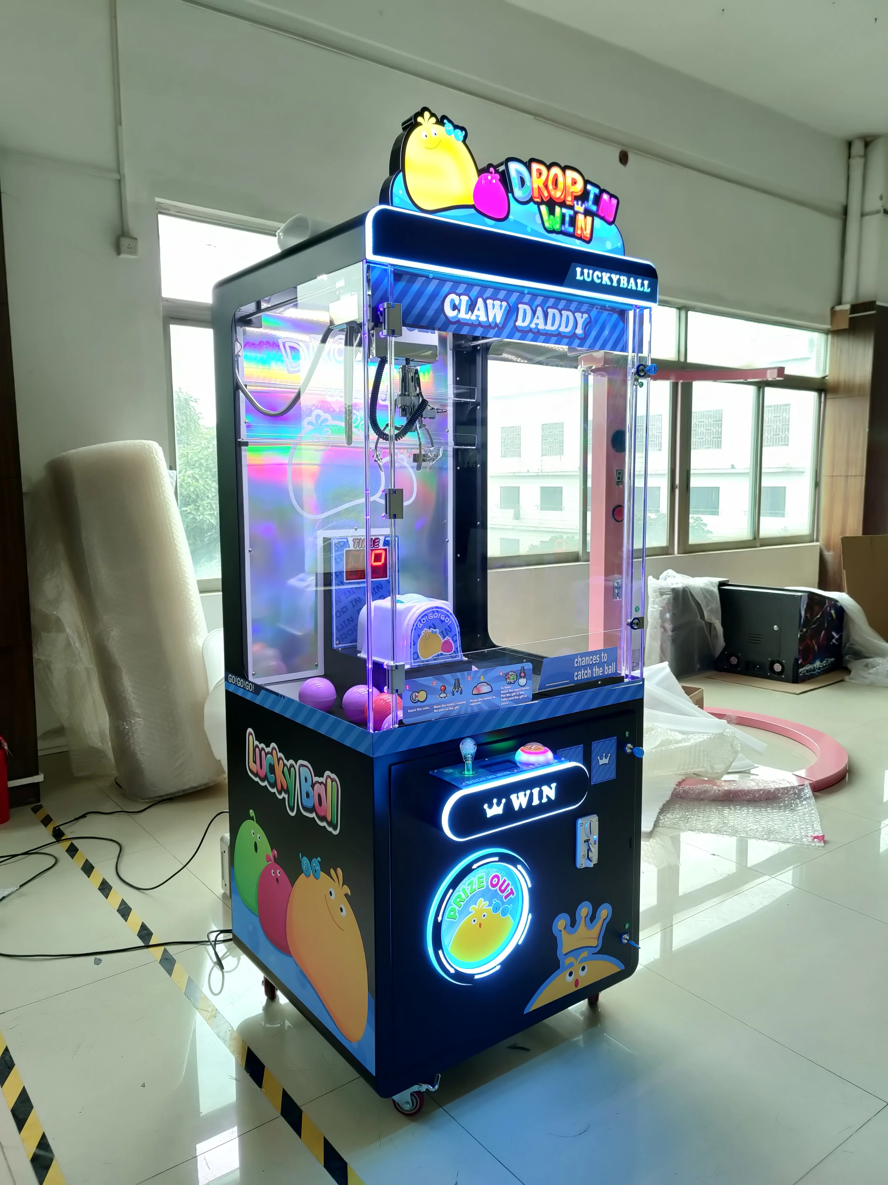 Coin Operated Prize Claw Crane Machine Lucky Balls Drop in Win Redemption Arcade Game Machine for FEC Game Center for Kid