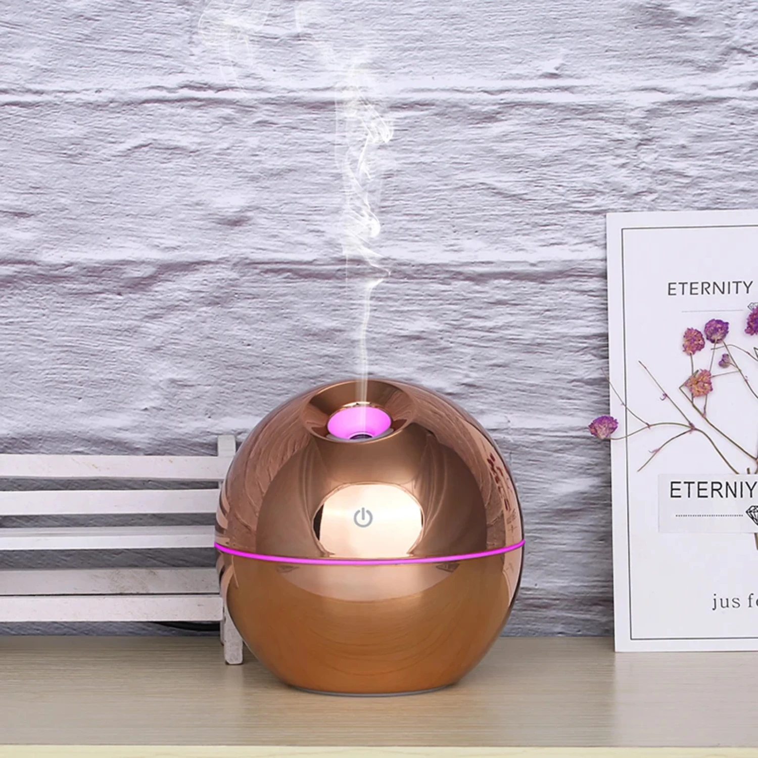 Melhore seu espaço com aromaterapia calmante com este mini difusor portátil de óleo essencial de aromaterapia ultrassônica. Transfor