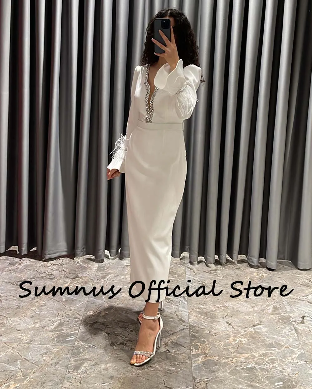 Sumnus Black Mermaid Saudi Arabic Evening Dresses Feather Long Sleeve Dubai Prom Party Dress Beads Satin Formal Dress Back Split