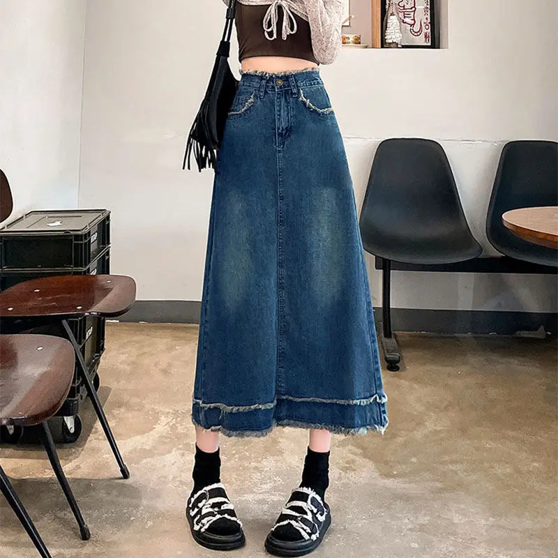 

Джинсовая юбка-карандаш с разрезом сзади для миниатюрных женщин. Новинка 2025 года: верхняя одежда с высокой талией. А-образные юбки универсальны для весны.